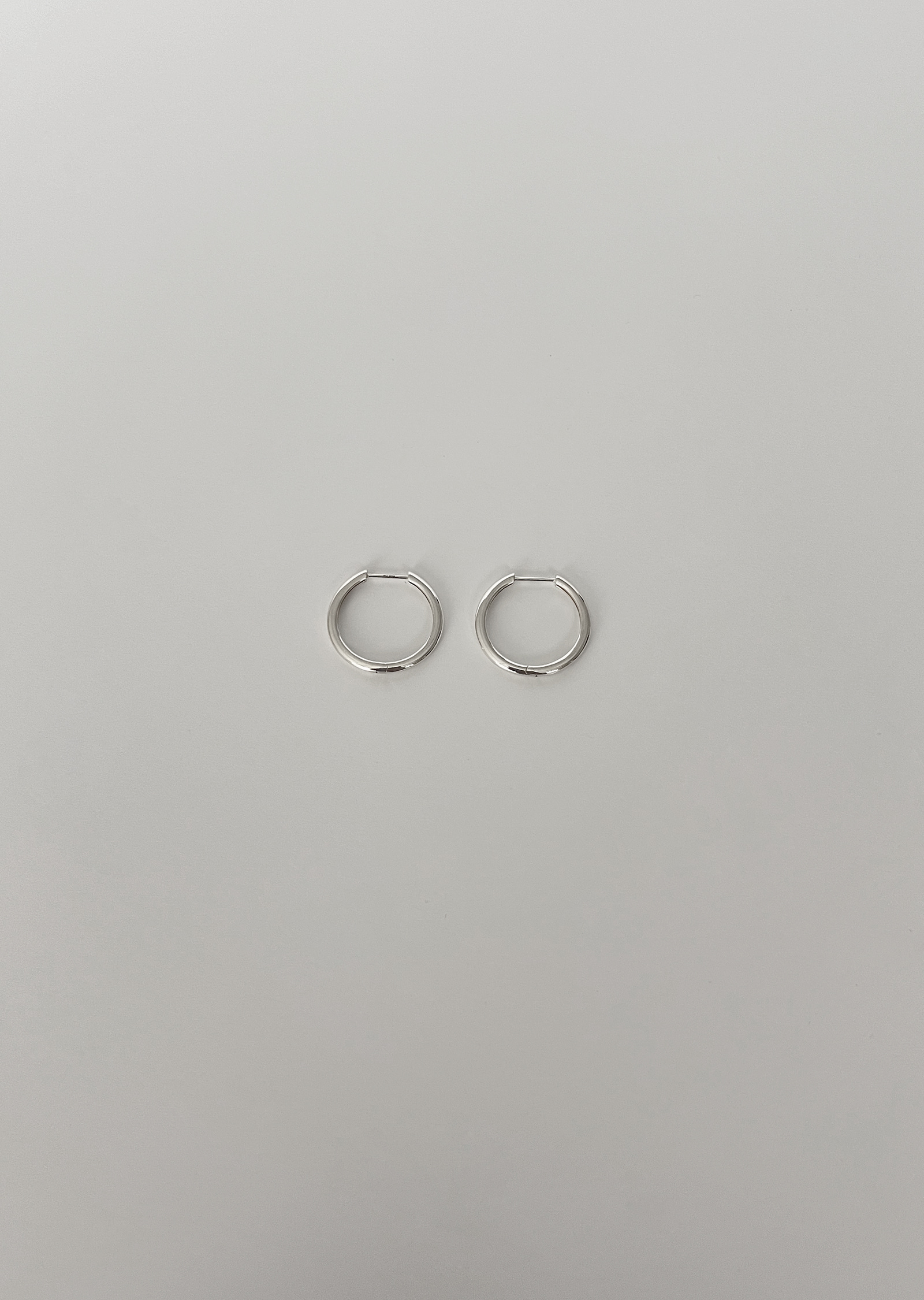 classic hoop middle earring
