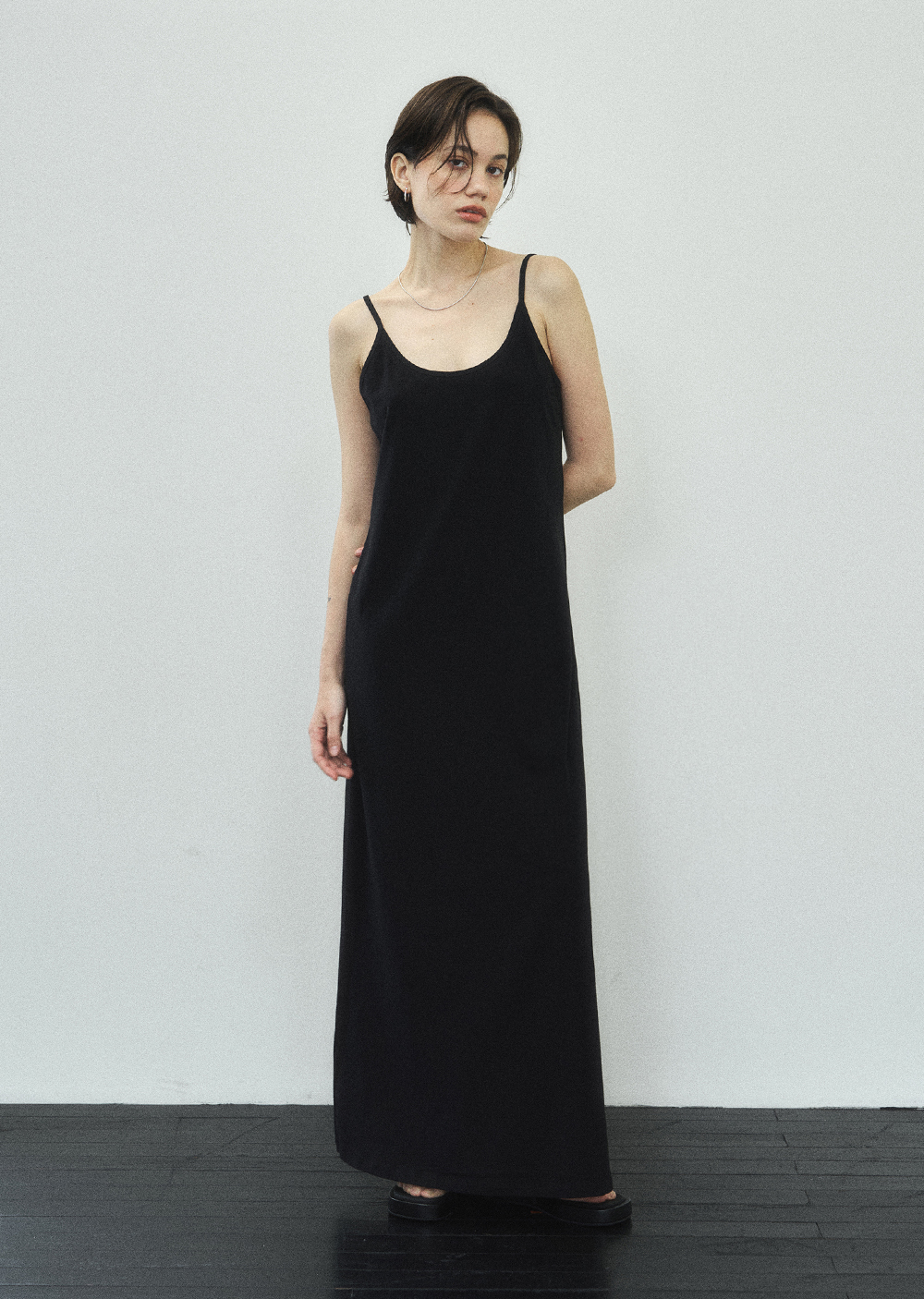 scoop neck long sleeveless dress (black)